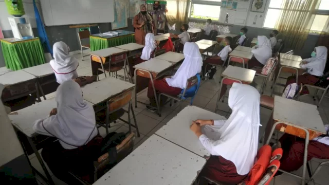 Miris, Siswa SMP Negeri di Padang Tak Bisa Ujian karena Utang Uang Seragam