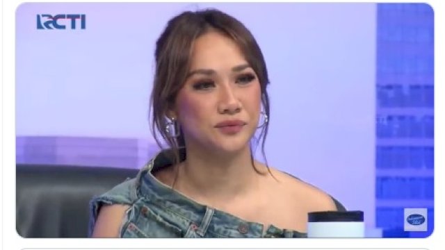 BCL Dikatain Pakai Celana Jeans sampe Leher Viral, saat Dicek Harga Bikin Melongo