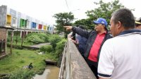 Wali Kota Danny Pantau Efek Pasang Sungai, Pastikan Aliran Air Stabil
