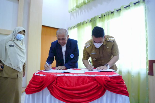 Pemkab Pangkep – Institut Ilmu Sosial dan Bisnis Andi Sapada Teken MoU