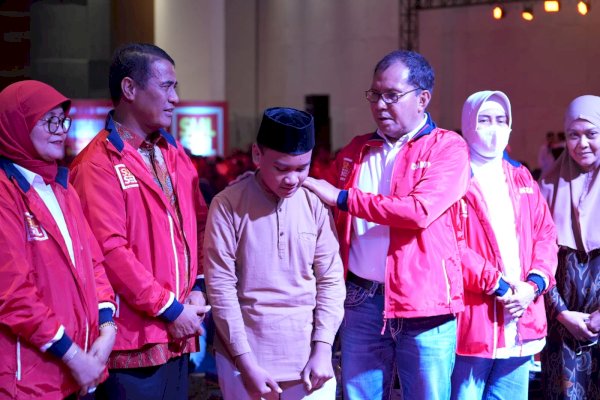 Wujud Tanggung Jawab Moril, IKA UNHAS Beri Beasiswa Anak Korban Meninggal Insiden Tarik Tambang