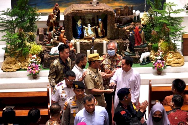 Danny Pomanto Pantau Pengamanan Misa Malam Natal di Dua Gereja