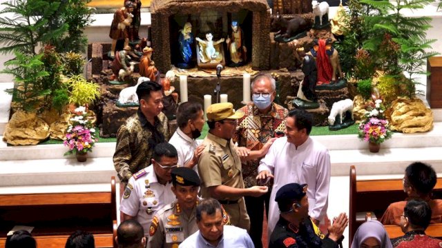 Danny Pomanto Pantau Pengamanan Misa Malam Natal di Dua Gereja