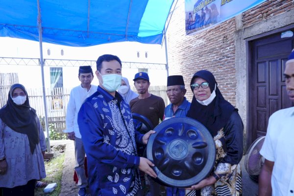 Bupati Yusran Bagikan Bak Penampungan Air Bersih Untuk Warga Pangkep di 4 Kecamatan