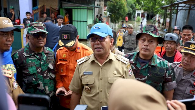 Danny Pomanto Tinjau Lokasi Banjir di Paccerakkang, Salurkan Bantuan untuk Korban