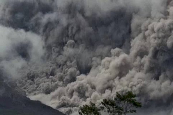Waspada, Aktivitas Erupsi dan Awan Panas Guguran Semeru Masih Tinggi