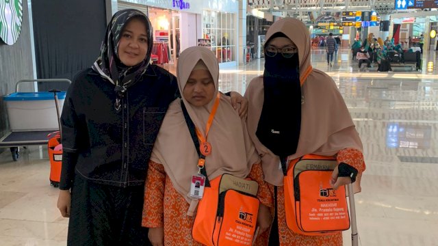 Luar Biasa! Berhati Mulia, Fatmawati Rusdi Berangkatkan Umrah Qoriah Tunanetra Asal Kabupaten Sidrap