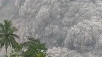 Kepanikan Warga Desa Kala Semeru Muntahkan Awan Panas 7 Km
