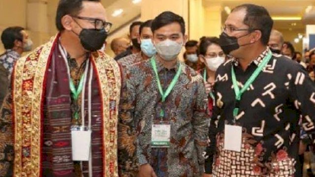 Danny Pomanto dan Gibran Rakabuming Terima Apresiasi KPI karena Beri STB Gratis