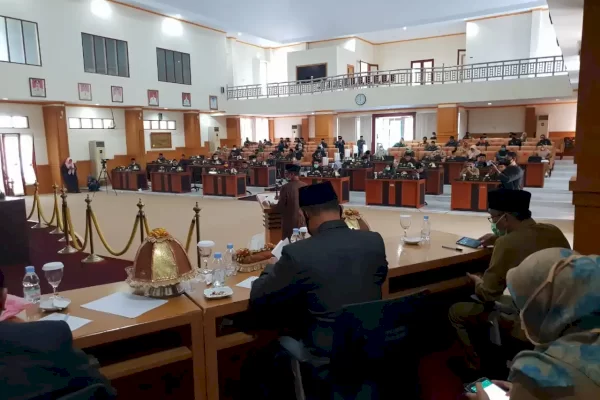 Rapat Paripurna DPRD, Bupati Yusran Tekankan Pembangunan Berkelanjutan