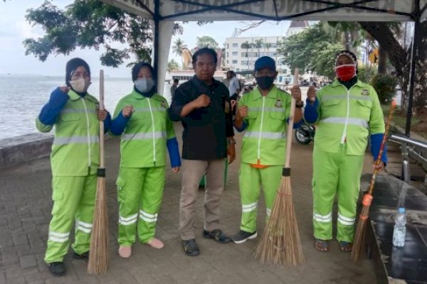 Sukseskan F8, Camat Sangkarrang Turunkan Petugas Kebersihan