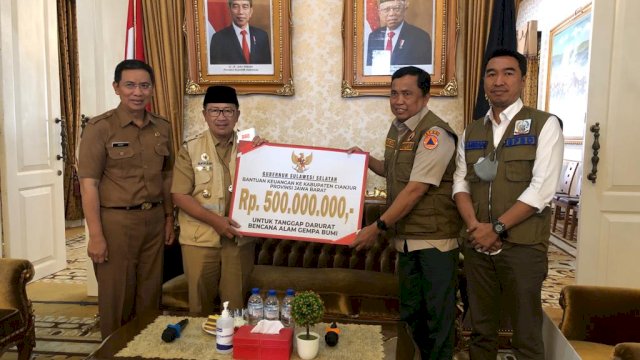 Pemprov Sulsel Serahkan Bantuan Rp500 Juta untuk Korban Gempa di Cianjur