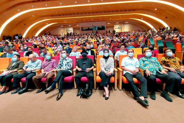Pius Lustrilanang Sapa Khusus Ketua DPRD Rudianto Lallo ‘Sahabat Saya’ di Bedah Buku Aldera Bandung
