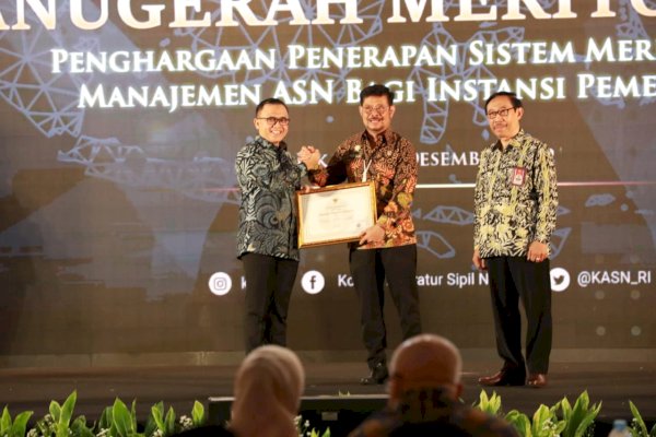 Menteri Pertanian Menerima Penghargaan dalam Anugerah Meritrokrasi Tahun 2022   