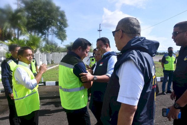 Dipimpin Rusdi Masse, Kompaknya Kader NasDem Se-Sulsel Sambut Anies Baswedan Saat Tiba di Makassar