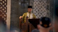 Sholat Berjamaah di Masjid Al-Markaz Makassar, Anies Baswedan Kagumi Sosok Jenderal TNI M Yusuf