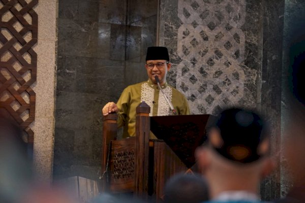 Sholat Berjamaah di Masjid Al-Markaz Makassar, Anies Baswedan Kagumi Sosok Jenderal TNI M Yusuf