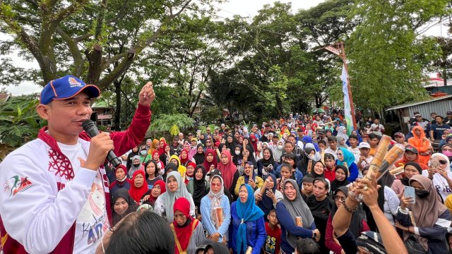 Ketua DPRD Makassar Rudianto Lallo saat melepas Jalan Sehat Anak Rakyat di Manggala.