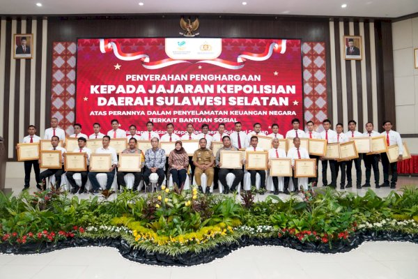 Bongkar Kasus Korupsi BPNT Covid-19, Kapolda Sulsel dan Jajaran Terima Penghargaan dari Kemensos