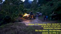 Dinas PUTR Berkoordinasi BBPJN Sulsel Bersihkan Longsor yang Tutup Jalan Poros Maros-Bone