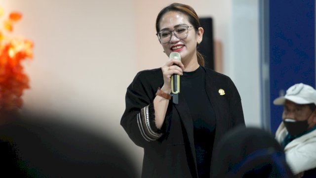 Legislator Fraksi Golkar Sulsel, Debbie Purnama Rusdin.