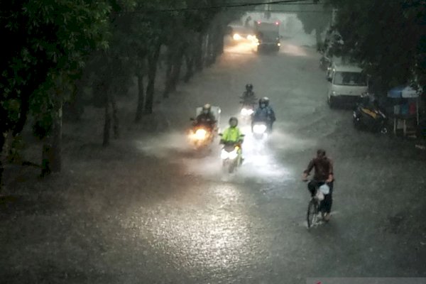 BMKG Keluarkan Peringatan Dini Cuaca Ekstrem di Sulsel hingga 3 Hari ke Depan