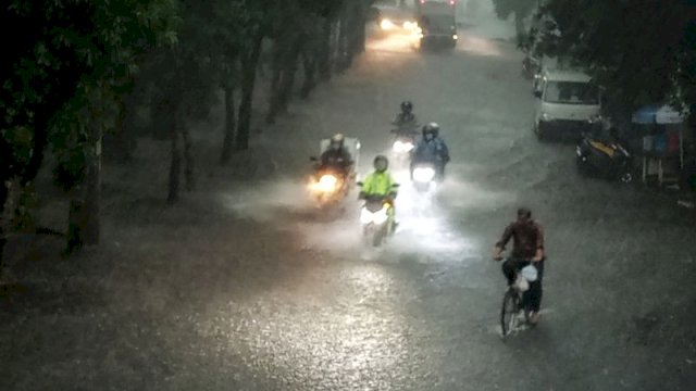 BMKG Keluarkan Peringatan Dini Cuaca Ekstrem di Sulsel hingga 3 Hari ke Depan