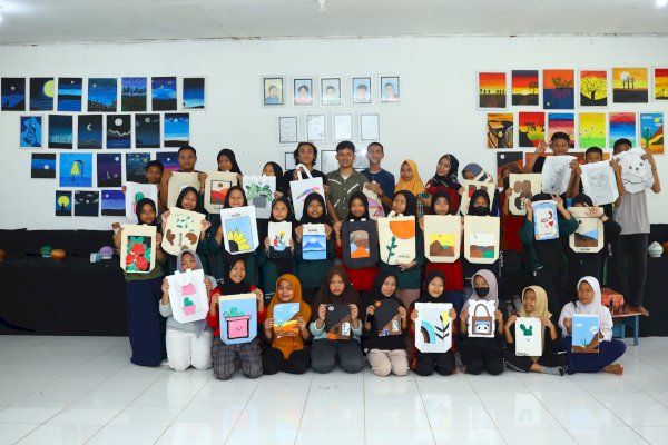 Keren! SMPN 1 Bajeng Hadirkan Seniman Makassar Iswan Bintang di Workshop Seni Lukis