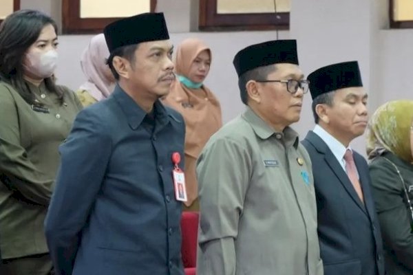 Kenakan Baju PHS, Kaban Bapenda Firman Pagarra Turut Hadiri Pengukuhan Lingkup Pemkot Makassar