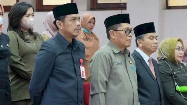 Kenakan Baju PHS, Kaban Bapenda Firman Pagarra Turut Hadiri Pengukuhan Lingkup Pemkot Makassar