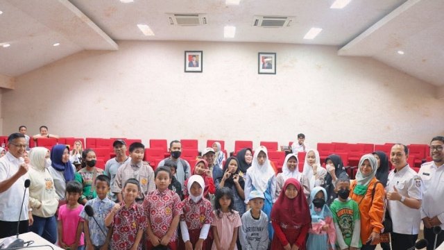 Bersama Bank Sulselbar, Sekretaris Bappeda Serahkan Bantuan untuk ATS di Makassar