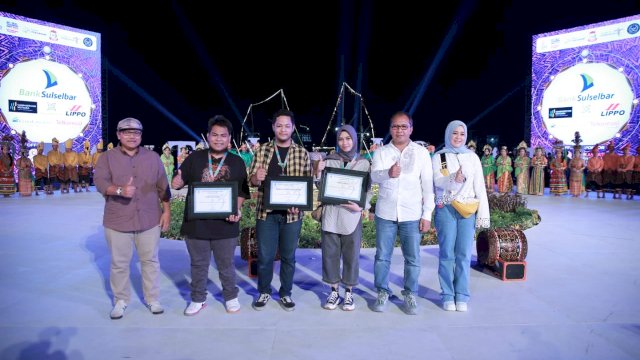 Prosesi Cabut Badik Tandai Makassar F8 2022 Resmi Ditutup