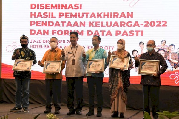 Takalar Raih Penghargaan Nasional, Terbaik Pemutakhiran Data Keluarga
