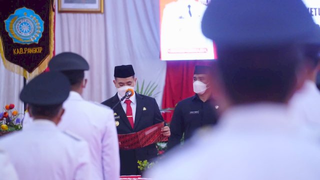 31 Kades Terpilih Resmi Dilantik, Bupati Pangkep Yusran : Laksanakan Pengelolaan Anggaran dengan Baik