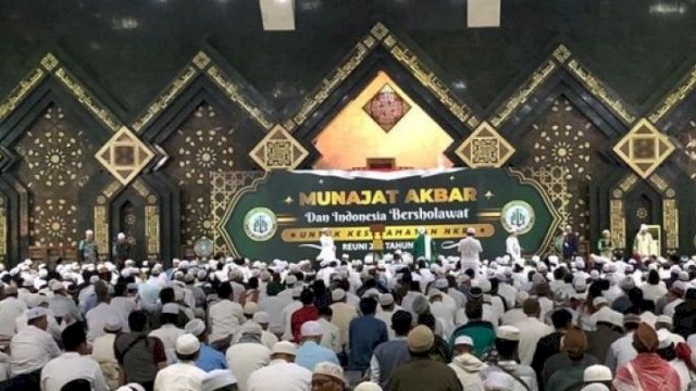 PA 212 Sindir Politik ‘Rambut Putih dan Wajah Berkerut’ Ala Jokowi