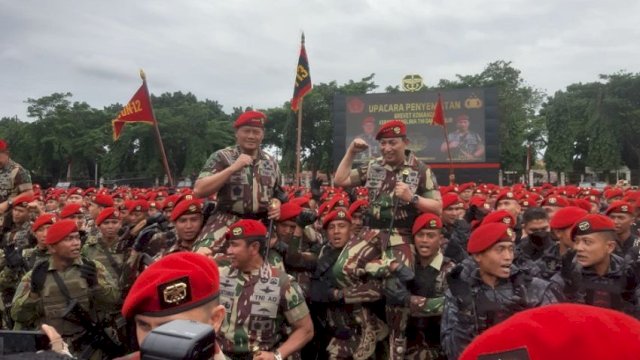 Panglima TNI &#038; Kapolri Terima Brevet Komando Kopassus