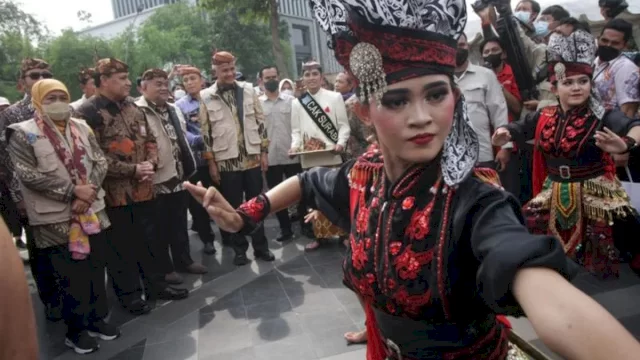 Momen Langka Hari Antikorupsi: Bupati Bangkalan Tersangka KPK Ini Berani Hadiri Acara Firli Bahuri