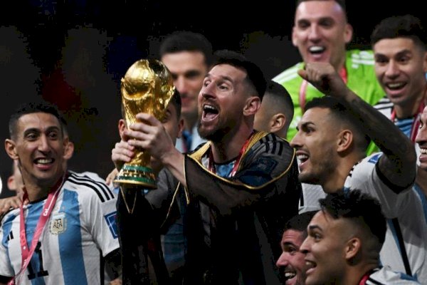 Messi: Lihat Piala Ini, Indah Bukan? Sekarang Saatnya Pesta