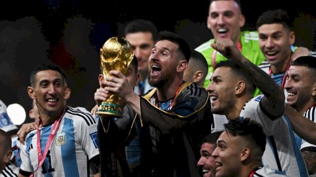 Messi: Lihat Piala Ini, Indah Bukan? Sekarang Saatnya Pesta