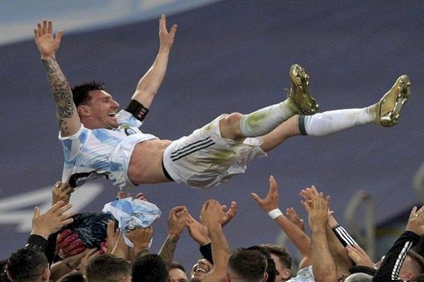 Selebrasi di Ruang Ganti, Argentina Olok-olok Brasil dan Inggris