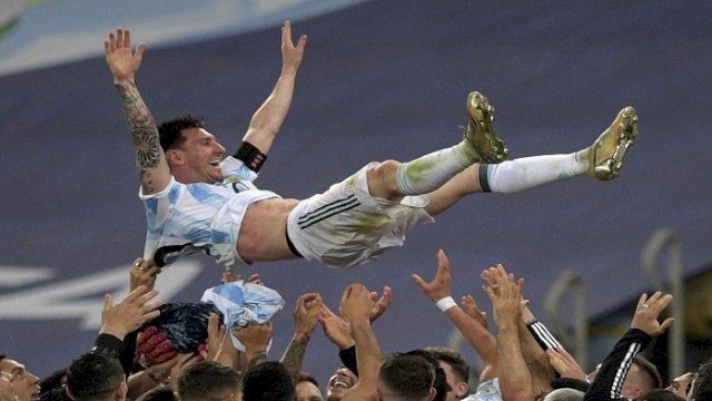 Selebrasi di Ruang Ganti, Argentina Olok-olok Brasil dan Inggris