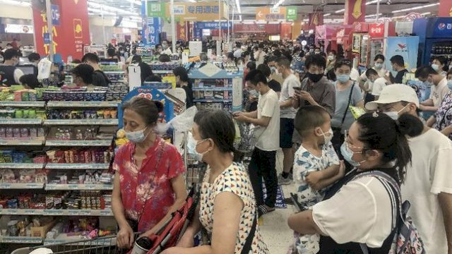 Lonjakan Covid-19 Picu Aksi Panic Buying di China