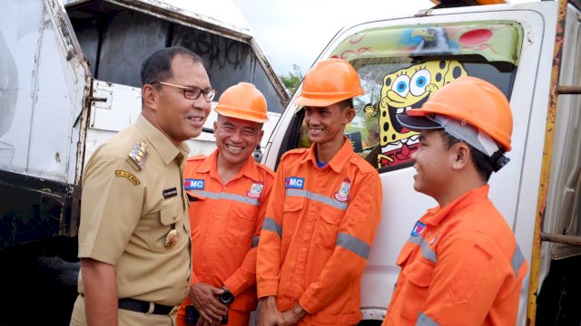 Danny Pomanto Hujan-Hujanan Cek Kondisi 192 Unit Tangkasaki