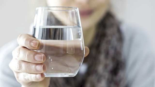 Manfaat Minum Air Putih Saat Bangun Tidur, Salah Satunya Jaga Kecantikan Kulit