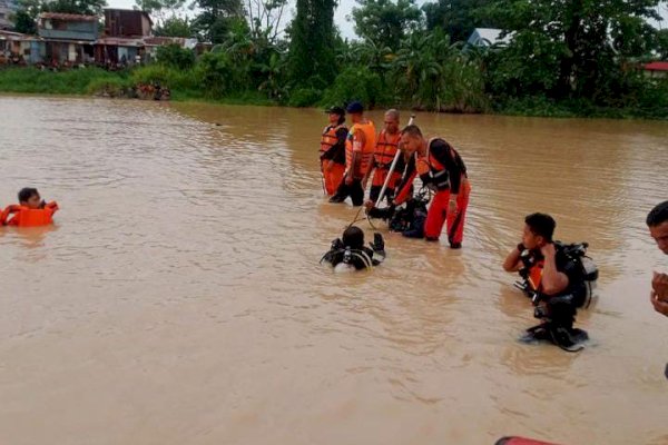 Ada Wanita Terjatuh di Sungai Jeneberang