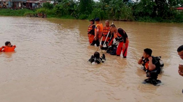 Ada Wanita Terjatuh di Sungai Jeneberang