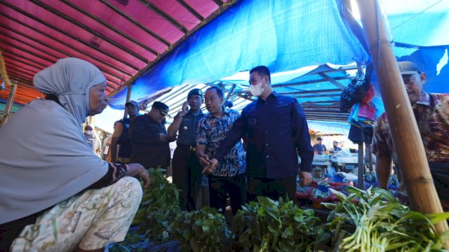 Bupati Yusran Bersama TPID Sidak Pasar Sentral Pangkajene, Pantau Persedian dan Harga Sembako