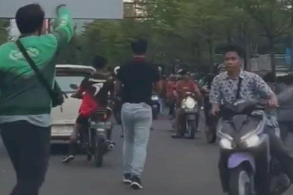 Dua Kelompok Pelajar di Makassar Saling Serang, Tapi Tak Pakai Sajam-Jalanan Macet