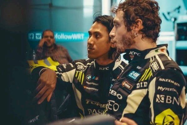 Rossi Naik Podium Bersama Sean Gelael di 24 Hours of Dubai