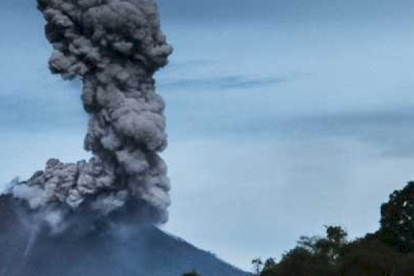 Gunung Marapi Sumbar Erupsi, Puluhan Orang Sedang Pendakian